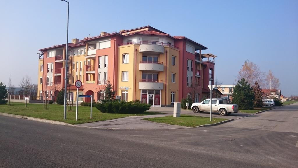 Reka Apartman Bük Værelse billede